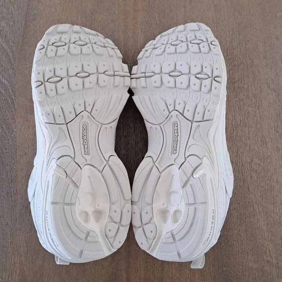 New Balance Kids 530 Bungee Sneakers - Color: Beige Brown  - Size Kids 2 - Picture 8 of 9